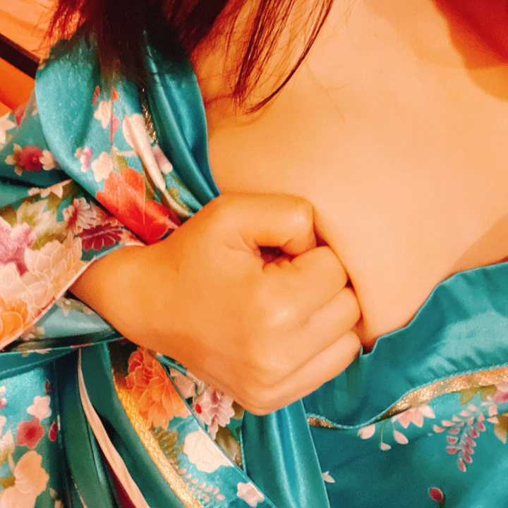 ガッツ！…じゃなくてお胸です✌️
朝からお誘いいただいたお客様方、ありがとうございました🫶
お天気は大丈夫なのかな…？
朝は肌寒かったですが、あたたまって一緒にぬるぬるしましょう🫶

まだまだお誘いお待ちしています🫶

🍑美優香🍑