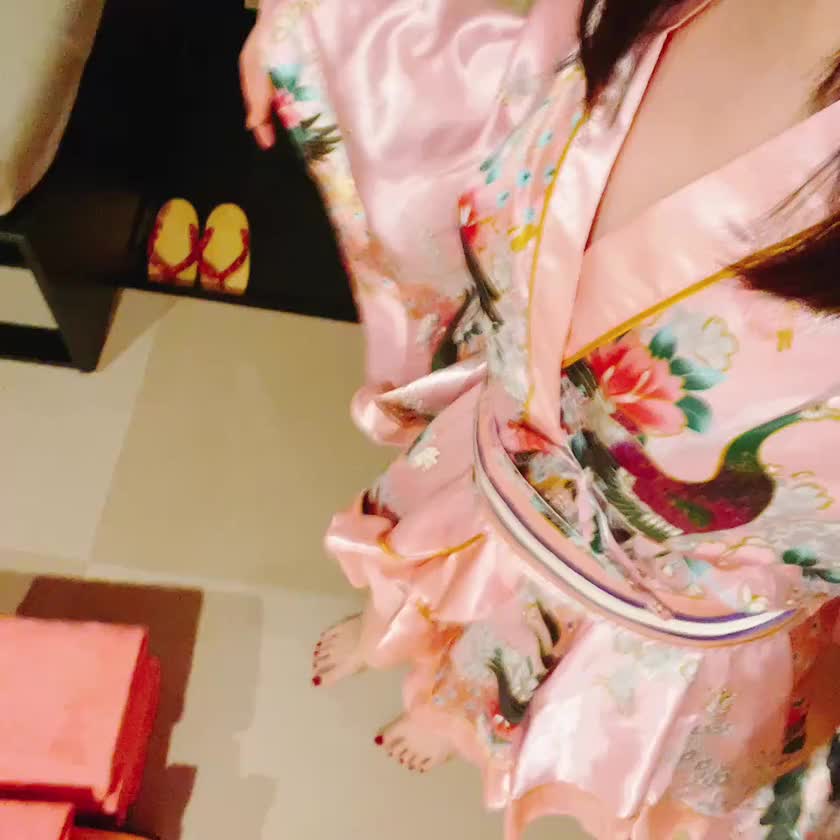 今日はピンクのフリフリです✌️
お部屋温めてますが、今日のお部屋はぬるぬるが少し寒いかも…（隙間風問題…笑）🛏️も大好きなので、お誘いお待ちしてます🫶

🍑美優香🍑
