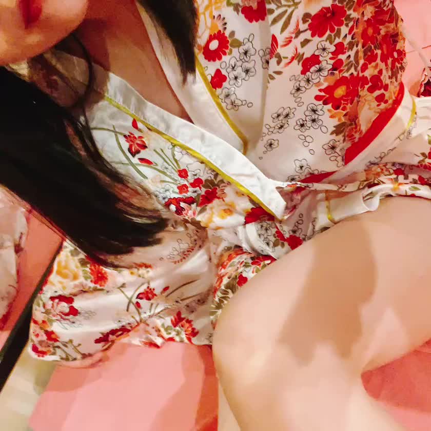 今日明日はマイペースにいつもに増して自然体で行こーう！と思っているみゆかです🫶

最近、プロフィールを見て来ていただくお客様に、「おすすめの映画ある？」と聞かれることが多いので、直近で観たおすすめ映画をご紹介です✌️
（わたしは割と仄暗いヒューマンドラマが好きなのでご承知おきを…笑）

「あんのこと」
壮絶な家庭環境で育った主人公だったが、ある日、取り調べを受けることになった刑事と出会い、少しずつ変わっていく物語。
ハッピーエンドになるかと思う展開ですが、随所に「あぁっ…」と思う場面が散りばめられており…。鑑賞後に実話を基にしたストーリーであることを知り、呆然とした映画です。
みゆか的オススメ度⭐︎⭐︎⭐︎⭐︎

「市子」
彼女はあるときは「月子」となり、あるときは「市子」となる。プロポーズを受けた直後、幸せだった彼女は突如失踪した。何が彼女をそうさせてしまったのか。
数年前まで社会的問題となっていた無戸籍児をテーマに描かれた作品です。
みゆか的オススメ度⭐︎⭐︎⭐︎⭐︎⭐︎

文字数が足りない…！！！！おすすめしたい映画もドラマもまだまだある…！！！！
また書きます✌️笑