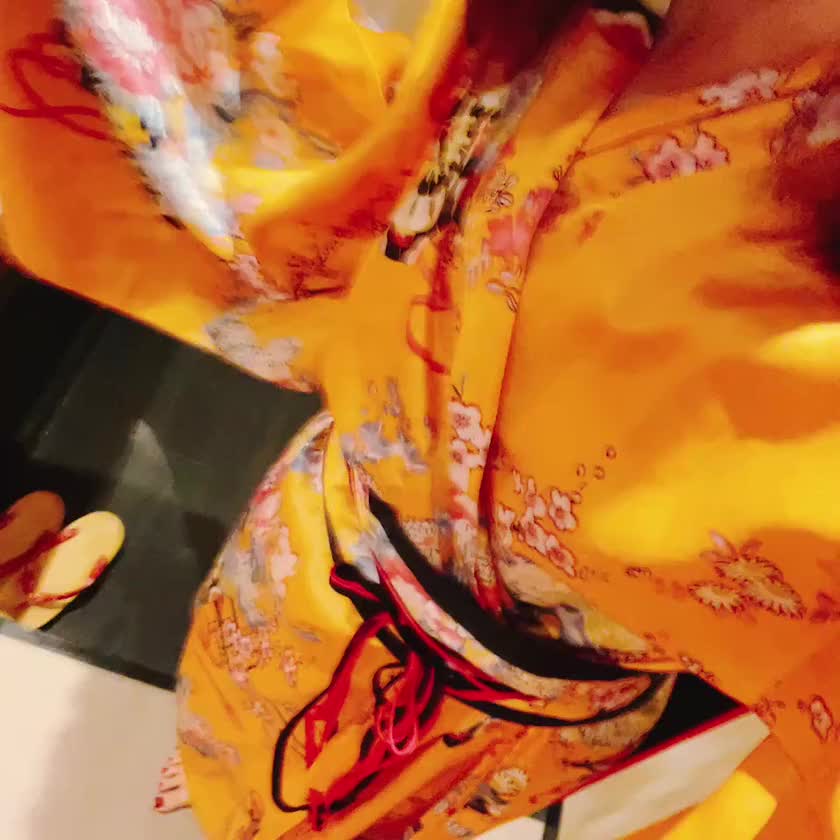 ビバマツケン！
おはようございます☁️
みゆかです〜！

今日は念願の…マツケンサンバっぽい和装です！笑
この黄色を着ると、米子に来たなぁって勝手に思います😂

そして今日は月曜日！
お仕事の人も多いのかな？
程よく、疲れすぎない程度に、肩の力を少しだけ抜く時間もつくってあげて、今日も元気に過ごしましょう〜🫶

そしてわたしも9-24時でお待ちしております！
明日明後日に比べると比較的ご案内しやすい状況ですので、お誘いぜひお待ちしております🫶🫶

それでは今日もよろしくお願いします☺️☺️

🍑美優香🍑