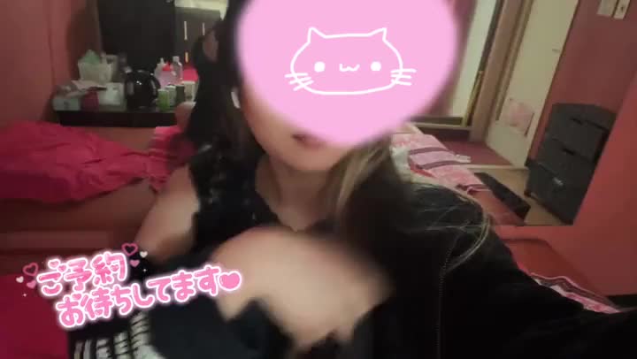 お胸を揺らしたらそのまんま
手ブレになっちゃった動画ꉂ🤣𐤔笑

ブルンブルンってなった瞬間
手がブルブルってなっちゃって
わらっちゃった( ◜ᴗ◝)

このお仕事初めて
みんなに可愛がられすぎて
2カップぐらいカップ数大きくなりました( ◜ᴗ◝)

まだまだすくすくと育ち
そうです🌱𓂃 𓈒𓏸