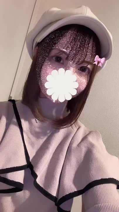 「指1本でも締めつけられてるよ！」

ってお兄さまに言われちゃうほど

キツキツでとろとろなおま♡こ

敏感だから
ちょっとの刺激で
ビクンビクンしちゃうし

さらにギュッギュッて
締めつけちゃう//////

ギュッてされたくなっちゃった？💕

いっぱいシてあげる♡


🤍かえで🤍