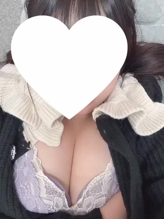 最近寒いからお鍋食べたい欲が

すごいんだよね〜🤤✨️

キムチ鍋とかもつ鍋とかだいすき🍲💘

お兄さんは何鍋がすき〜？

おでんとかもたべたい…🍢

お兄さんのこと教えて💭