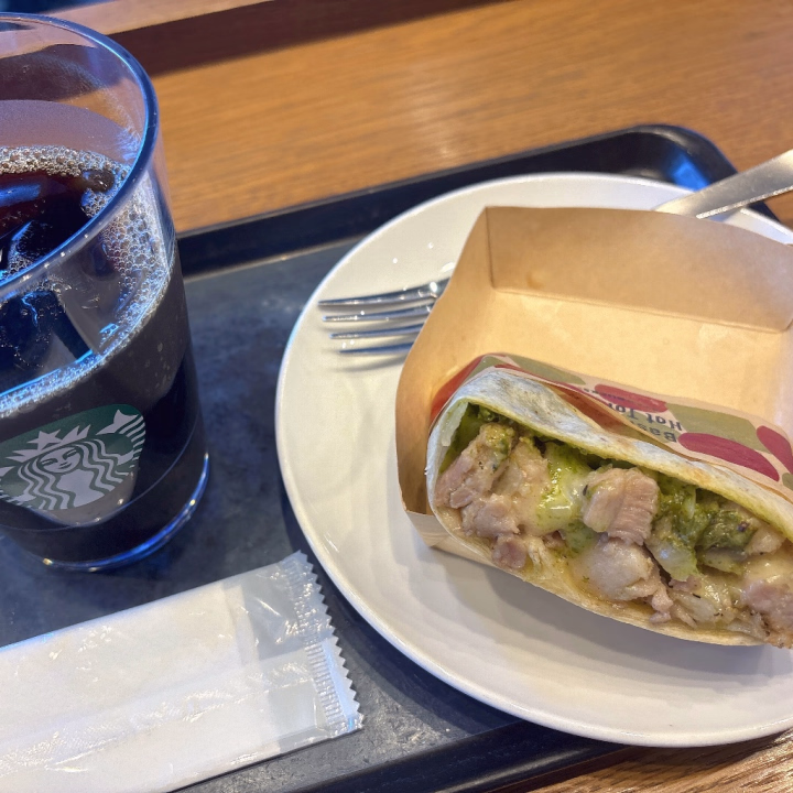 こんにちは♪


今日は休みだったので、ネイルサロン→スタバでお昼ご飯食べて、さっき帰宅しました〜。

ほんと梅雨を越えて夏かと思う位暑い🫠


外でお仕事や作業などされる方は、熱中症に気をつけて下さいね。


じゃあ、今週も火水土日16時から出勤するので、御予約・お問い合わせお待ちしてます♡