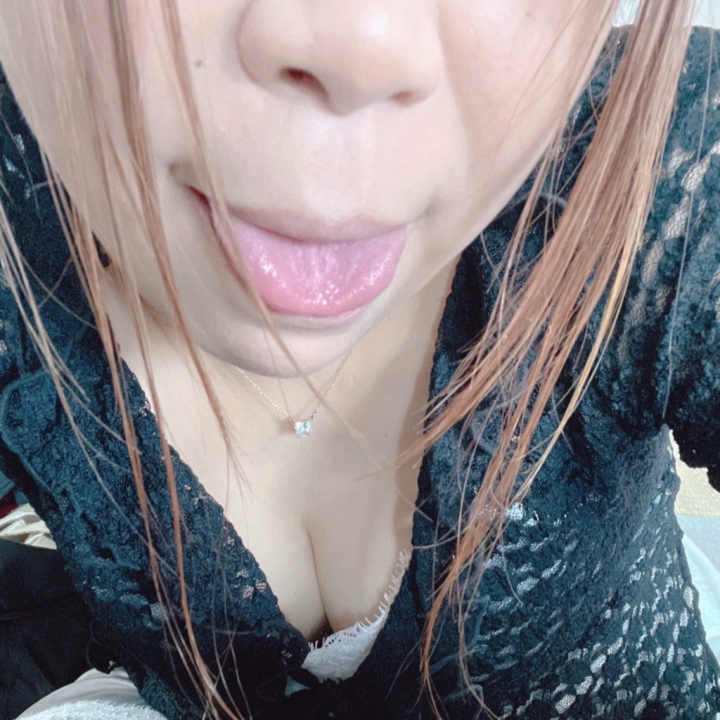 本日 残り❣️

１枠🫡になったよぉ😖💦

貴方様❤️を
癒してあげたい😊💕


できる限りの
おもてなしを
させていただきます😌❤️❤️❤️


雨☔️で足元も悪いですが
来てくれたら満足して
もらえるように ゆななりに
えっち💕な事するよっ？！


よろしくお願いします🥰💖


🎀ゆな🎀