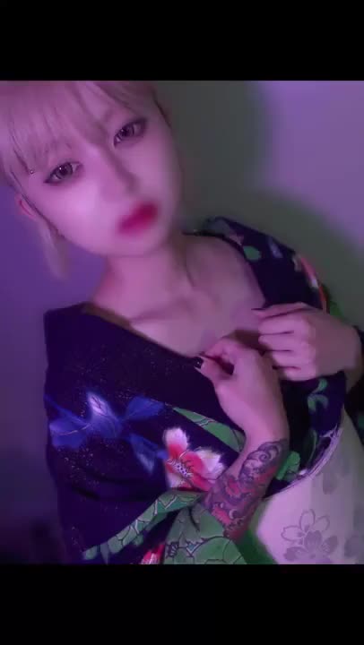 👅お祭りよりゾクゾクする夜をあげる👅


浴衣って、可愛いだけだと思った？
わたしが着るとね、ちょっと違うの。

どんどんばだけていくランジェリー…つい目がいっちゃうでしょ？
そんな顔見てると、もっと誘惑したくなっちゃうの

夏の夜、わたしと一緒にドキドキしてみない？
応援してね？一緒にもっと熱くなりたいな…❤︎