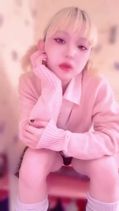 ❣️絶対領域の続編❣️
先生、またパンツ見てるの？きもっ！

ソフトなSで撮ってみました〜！
終盤で….
見てからのお楽しみで..ね？