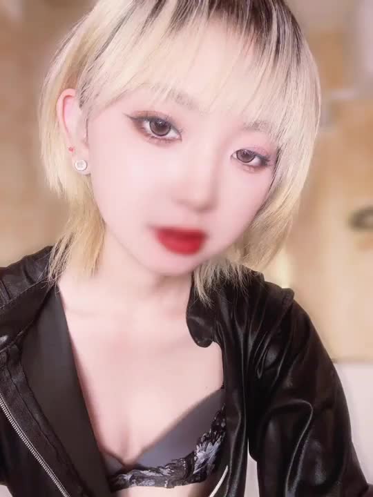 👠 イベント応援…してくれるよね？ 🖤

ねぇ、わたしのこと好きなら
ちゃんと “形” で示してくれなきゃ、ダメなんだから。

ただ見てるだけじゃ、つまんない。
もっと熱く、もっと執着して、もっと夢中になって？

わたしのこと、上位に連れていって？
ほら、わたしを気持ちよくさせてよ？