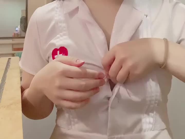 脱がされるのが好き。

でも、
脱がしてる相手のお顔を見るのは、もっと好き。

すごく興奮してる様子で、
私も気持ちが昂る瞬間。