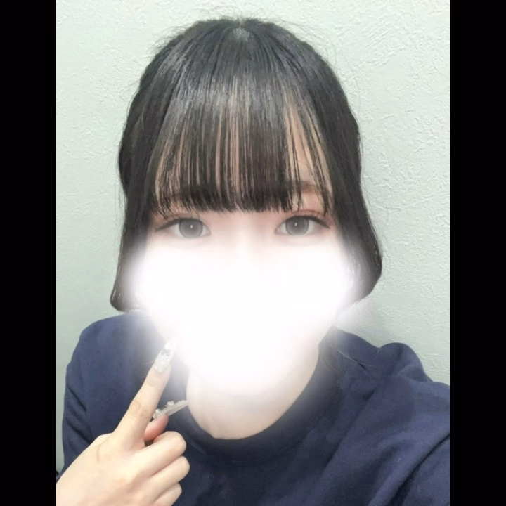 お久しぶりです〜！ららです🎵

本当にずっとずっと忙しなさすぎてなかなか出勤できず…🥲
合間を塗って何度か出勤させてもらったのですが写メ日記をあげておらず、、失態😭

毎度毎度でテンプレみたくなってしまっていますが本当に少ない出勤でタイミング見て会いに来てくださるお兄さん方大感謝です🎵💖

話した内容覚えてくれてはって、好きな物買ってきてくださったりとか、ふとした時に思い出すねん！って言ってくれはったりとか、ほんとたくさん支えされています🙂‍↕️


最近ポニーテールにハマっており、ずっとポニーテールなのですが、男の人から見てどうなんだろう…🥺🥺


今日も短い時間の出勤にはなるのですが会いに来てくださるとうれしいです🎵