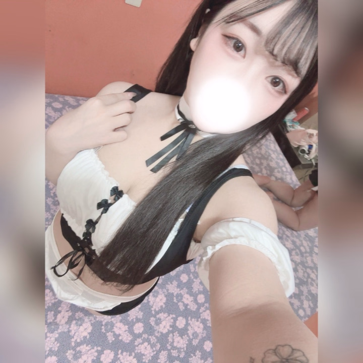 あまあまな時間りくと過ごそっ🤍


メイド服でお迎え中だよっ