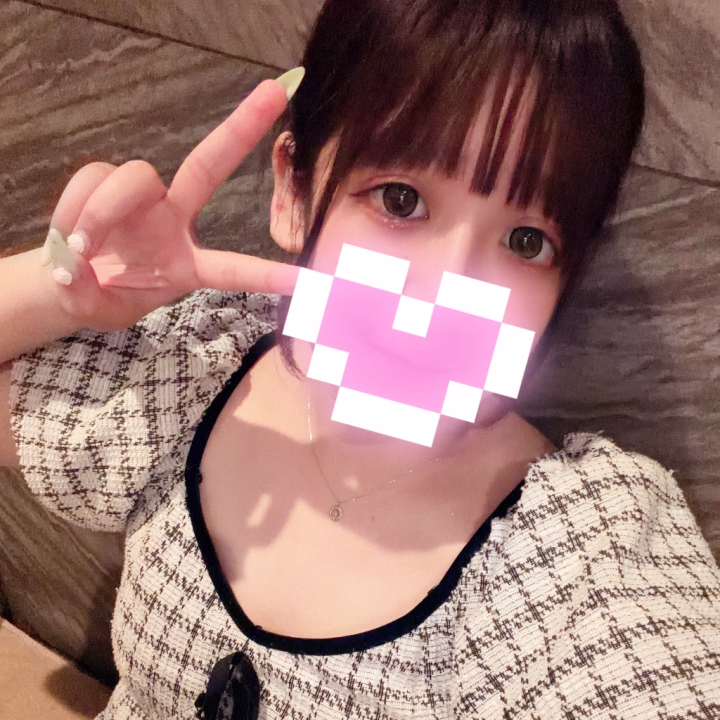 やっほー！ののかです🌟

出勤したよー！16:00-24:00います🎶
あいにくの雨ですが、会いにきてくれたらうれしいです！あ！あとどうやら、店頭で見れるパネルの写真が変わったそうなのでそれも見にきてね〜😽