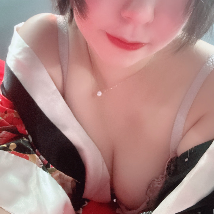 最近、ふと考えたんだけど、みんなのリフレッシュ方法って何だろう？🤔

私はね、甘いものはあんまり食べないけど、ティータイムが大好きで☕✨
お気に入りの紅茶をゆっくり飲んでると、なんだかほっとするの💖

それとね、やっぱり一番は人とおしゃべりすることかも！
お話ししてると、心がふわっと軽くなる気がして🌷
みんなとの時間も、私にとって特別なリフレッシュになってるんだよね💕

今日もその時間を楽しみに、ちょっとドキドキしながら向かってます😊
お時間あったら、ぜひ会いに来てくれるとうれしいなぁ💖