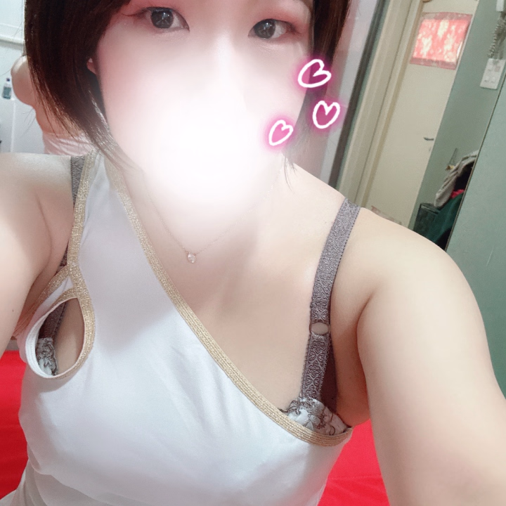 おはようございます☀️
出勤しております！


最近とても人肌恋しくて
お兄さんにとても会いたいえちえちしたい…♡



お兄さんの敏感なところ
たくさんぺろぺろさせて…??
りほのことも優しく触って舐めてね💕︎
いっぱい感じちゃお♡



お誘い待ってます✨