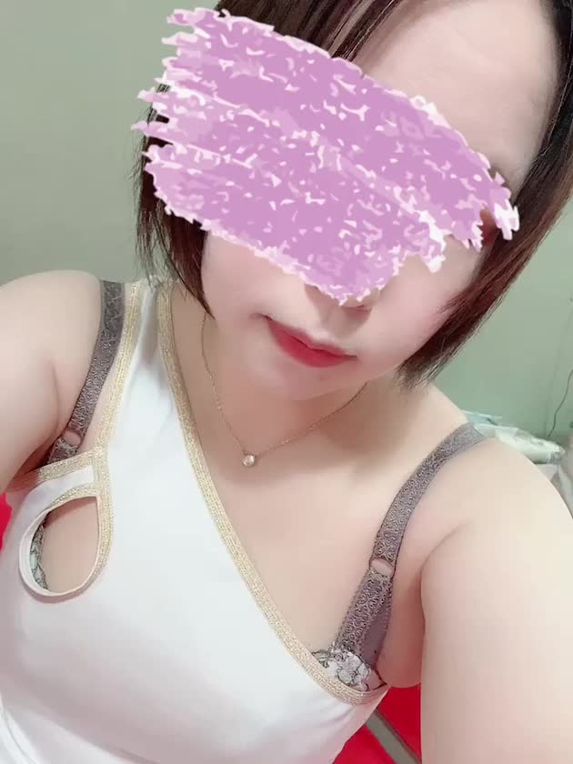 りほの柔らかい舌で
たくさんぺろぺろされてみない??


いっぱい気持ちいいって言ってもらえるから
ちょっと自信あり♡


たくさんぺろぺろさせてね??


まだまだお誘い待ってるよ♡