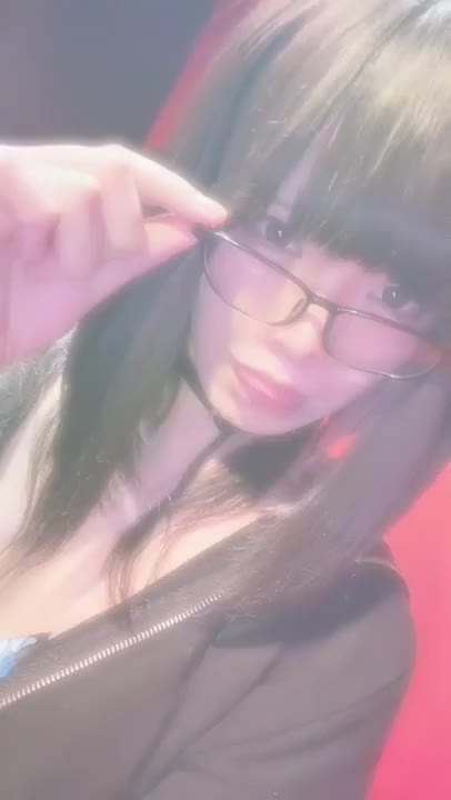 ゆりな、退勤しましたっ🙌🏻︎💕︎

エロエロを高められた良き1日でしたっ…☺️❣️

Hな写真の撮り方研究したり、メガネのエロさにきづいたり...🤭💭

まだ見ぬお兄様達とお会いするまでにエロの練度高めていきますっ🥰🥰

それでは、おやすみなさいっ😴💖