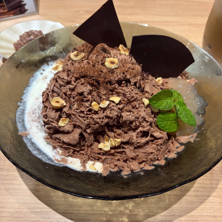 ふふふ❣️(​ *´꒳`*​)
実は甘党じゃないので、これをひとりで食べるのは結構苦労しました🤣
甘いものは大好きなんだけどね量が凄かった笑
シェアがよいです🙆‍♀️🙆‍♀️
でもめちゃんこ美味しかった〜🤤
今年1食目のかき氷㊗️㊗️🎉
帰ってちょっと横になってます🤦‍♀️笑