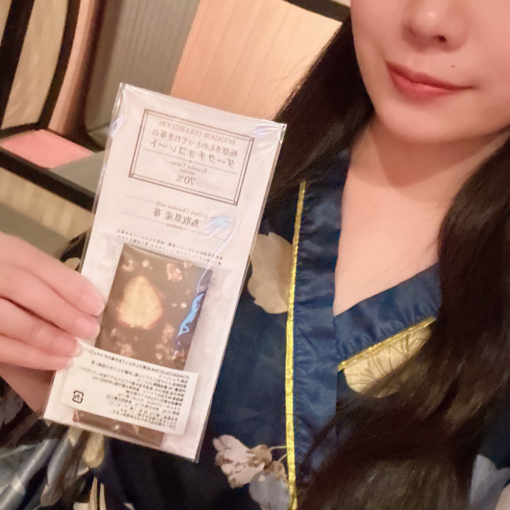 [プレゼントありがとう- ̗̀🎁 ̖́-]

みんなお疲れ様❣️

来月19日〜23日まで米子の乙姫宴に
出勤する音祢だよん✌️

時間は🩵9:00~0:00🩵

ご予約まだまだ受付中だよ🫶

⋆┈┈┈┈┈┈┈┈┈┈┈┈┈┈┈⋆

今回は米子に来て初めての仲良しさんからいただいたプレゼントにありがとうのメッセージ💬🎀

Mくん、可愛いチョコレートのプレゼントありがとう🍫♥️

イチゴちゃん入ってて美味しかった😋🍓

Mくんは音祢が自信を無くしちゃった時にゆっくりお話を聞いてくれて、
温かい応援をしてくれた忘れられない人❣️

3日間という短い期間で2回も逢いに来てくれたのは、また米子に来るキッカケになったらいいなって思いからだったと知って、こんなに応援してくれるなら音祢も頑張ろうって思えたんだ🥹🫶

絶対人気になるから大丈夫！って言葉が響いたよ‼️

これからもがんばる音祢を
傍で見守ってほしいな😍

Mくん曰く、目元は菅〇美穂、口元は松〇奈緒似の音祢をよろしくね💕︎

これからも仲良くしてね🥰

ほんとにありがとう❣️

それじゃまたね💕︎