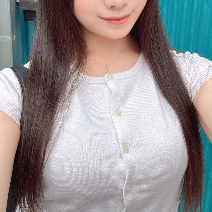 明日から出勤するおとねだよー！

みんなおまたせしました‼️

出勤時間は
🩷8:00~18:00🩷

久しぶりのちょー早起き
頑張らなくちゃ❣️

今日は美容室に行ってきたよ✌️

髪の毛さらっさらになった！！

くせっ毛だから縮毛矯正かけたんだ😆

3時間椅子に座ってて眠くてまぶたが
くっつきそうだった😖

お顔が見れるのはXだよん🎶
@otone_ikebukuro

可愛くカットしてもらったの
見てみて〜🥰

またね！