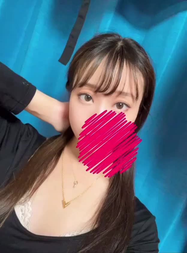 みんなこんばんは🌛

今日出勤してるおとねだよ❣️

🩷16:00~0:00🩷

お誘い待ってるよん♡

今日も忙しくさせていただいて
嬉しい限りですっ❣️

たまには動画のせてみようかなって
思ったの〜❣️

画角変わるだけのシンプルな動画だけど、雰囲気伝われ〜って思ってね！

いつも静止画ばかりだから
たまには！

これ撮った時冬だったっぽい⛄️

過去の動画探してたら見つけたの〜👀

最近動画撮ってないから
もう少し撮ってみようかな〜

動画を撮るきっかけになった！

今度新しく撮ったらまた載せるね〜！

それじゃまたね❣️

X→otone_yoshiwara