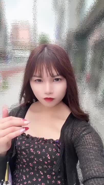 お兄様にだけ、こっそりお話したいことがあります☺️

昨日美容院に行って、髪色をチョコブラウンに変えてきました🍫🌸

鏡に映る自分を見て、少し落ち着いた雰囲気になれた気がして…なんだか大人っぽくなったような気分です💖

次にお会いできるとき、この新しい色をお兄様に見てもらえるのが楽しみです🥺

どんなふうに映るのかな…そう思うと胸がときめきます🌸