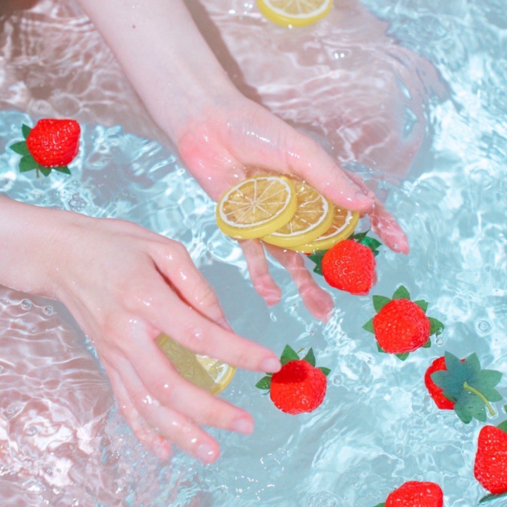 えっちな感じはないけれど、キラキラ可愛い写真でお気に入りな1枚🍓🍋


今日は朝からまつ毛パーマに行ってきました🌼

まつ毛がきれいに上がって気分も上がります(ง ˙꒳​˙ )ว💓

来月も美容dayがあるから楽しみだな〜✨

気分るんるんなちはやのこと、いっぱい愛でてくださいね💖


いつもいいねありがとう✨
5回タップしてくれると嬉しいです💓