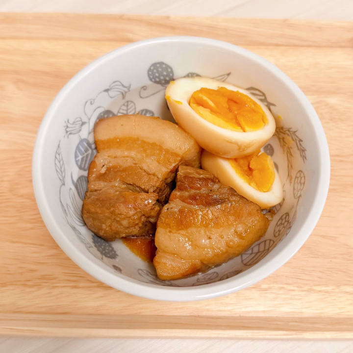 休みだー！
肉食いたーい！
って意気込んで作った角煮。

……

1切れ食べて物凄い胃もたれに襲われ気持ち悪くなって、自分の歳を噛み締めている…

そんな休日を過ごしています。

🤢