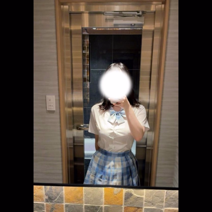 こんにちは、しのです。
 
今日もありがとうございました！☺️
 
今日はたくさんコスプレを着せてもらえて、載せたい写真がたくさん増えたので嬉しい😳♡
 
韓国制服の夏服？着てみたんですが形や色合い全てがすっごく可愛くて
また着たいな〜とテンション上がっていました！😳💕
 
夏らしさもあるし、半袖のワイシャツを学生時代に着たことがなかった分
半袖も可愛いな〜と☺️💕
 
変なポーズしてるけど、胸の大きさが分かりやすいのかな？とチョイスしてみました😳笑

チーズケーキ、ティラミスなどのケーキも美味しくいただきました😳♡

写真のセンスがあまりないので上手に撮れないことがとてももどかしいのですが🥲

可愛い食器、カトラリーも準備してくださり
私もフランフランで食器揃えて
家での自炊もより楽しくなるようにしたいな〜と思いました☺️🍽️
 
 
マイガール登録☑️、みたよ🌷も押してくださるととっても喜びます☺️♡
 
見てくれてありがとう☺️

予約はこちらから

しの