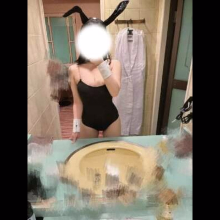 こんばんは、しのです。
 
大好きなバニーガール衣装🐰
 
久しぶりに着ることができてとっても嬉しかった〜☺️💕
 
ただお腹いっぱいご飯食べたあとだったので
ぴったりした素材なのでめちゃくちゃお腹凹ませました🥲笑

バニーガールのコスプレ衣装、いくつかあるのですが
このタイプはピタッと体に密着してくれるので
より身体のラインが伝わる分
写真映えしやすい気がしてとっても好きです☺️🐰

最近あまりお店のコスプレ着ていないから
久しぶりにいろんなの着たいなあ☺️💕

あとは、個人的に動画を載せた写メ日記を増やしていきたいなあって考えているのですが
動画どんなのだと何回も見たくなるなあって思うか
ぜひぜひお聞きしたいです…！😳

見てくださる方に聞くのが一番だと考えているので
教えてくださると嬉しいです(*´︶`*)♡

他にもコスプレ着せてもらったので順番に載せていきますね😳💕

朝載せた下着も可愛いってトークで伝えてくださる方がたくさんいらっしゃって
とっても嬉しいです…😳✨

見てくれてありがとう☺️