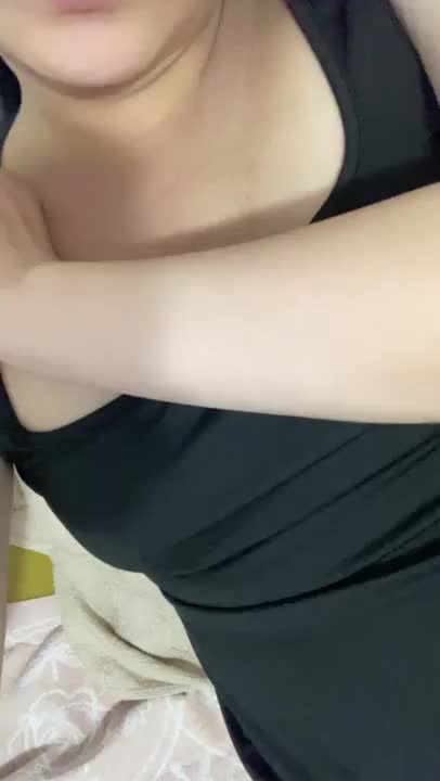 ちょっと気温も落ち着いてきて
お外に出やすくなってきたね🥳
みゆちゃんのお口とおっぱいを
確かめに来るチャンス✨
いつでも準備万端です🥰