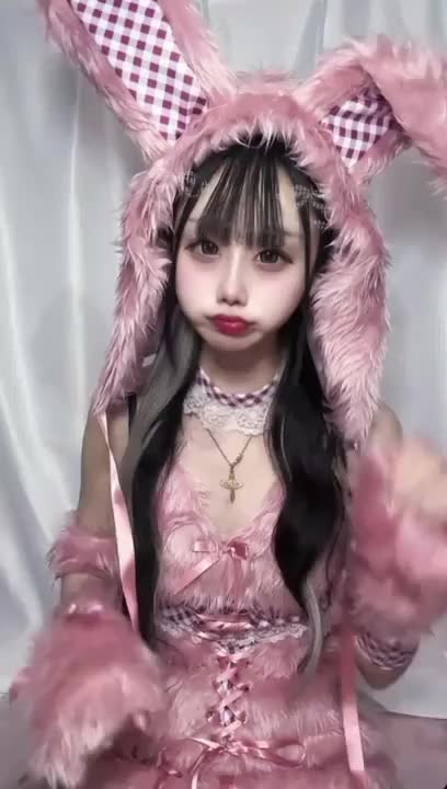はじめての動画投稿恥ずかしぃ…///
頑張って踊ったので見てね👀