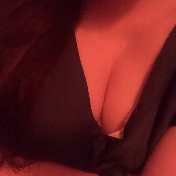 暫くお休みいただいてました。
すみません😢
そんな中、ご予約やメッセージくれて
本当に嬉しかったです😭🤍
ありがとうございます😭😭😭
本当に遊んでくださるお兄さん
出会えたお兄さんたちには
感謝してます。ありがとうございます🥲🫶

リポビタンD差し入れなど
気を使っていただいたり
オススメの映画など教えてくれて
ひさなが癒されました😭😭😭
感謝が言葉だけでは足りません！笑
京都からきてくれたお兄さんも
ありがとうございました😊♡
めちゃくちゃ面白かったですし
京都に行きたくなってしまった。笑
またぜひ来てくださいね‎（ ᵔᯅᵔ )՞ ՞

明日9〜16時から出勤になります！
来月はまだ確定しているシフトは
またお知らせいたします🙇‍♀️
今月は最後になりますが、
ぜひ遊びに来てください🤍