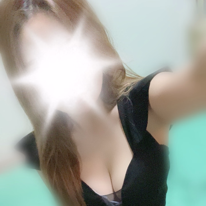 おはようございます🐄💛

準備完了しましたぁ〜🛁🫧

昨日一緒にお時間過ごしてくださった
お兄様
ありがとうございましたぁ〜🫶💗
代打で選んでくれたお兄様や40分以上もお仕事終わりなのに待っててくれた
お兄様もいて嬉しかったよ〜🥹✨💕
山形のお兄様とお話ししたら
久しぶりに龍上海食べたくなちゃっ
たぁ〜🍜🔥
前までこっちのコンビニにも売っててよくまとめ買いしてたのに最近まったくなくて悲しい😭💦
売ってるの見つけたら
教えてくださ〜い🙏🩷


久しぶりにまた再会をさせて
くれたお兄様もありがとう🫶
コミ力のすごさに昨日もめちゃめちゃ
刺激をもらいましたぁ〜👏
お口交換してほしいぐらい🤣笑
またたくさんお話も聞かせてね❤️


明日からお休みに入らせてもらい
ます🙇‍♀️🩷

　　
一旦最終日
よろしくお願いします🌷


🌼NAO🌼