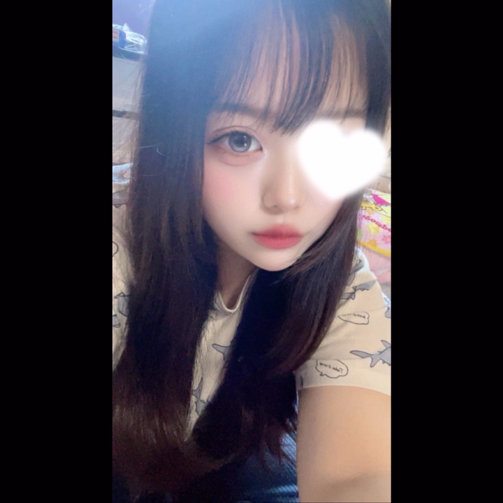 おはようございます☀️
本日も元気に出勤しました✨️
昨日前髪切ったら短くなってしまって…
そんな、レオも可愛いですか?🥺
お問い合わせやご予約
ラブコール待ってます📞💗
Reo