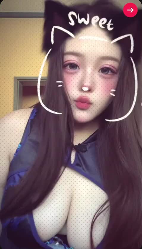 お久しぶりです🕊️✨

ちょっと間が
空いちゃいましたね🥺

その間に、
ちゃんと溜め込んでたり
しませんか…？🤭

久しぶりって、
なんだかいつもより変に
意識しちゃうよね🫣

会ってない時間がある分、
想像だけ先に進んじゃったり…💭

「今日はいつもより濃くなりそう」って、
そんな空気になるの
嫌いじゃないの🩶

レオね、
久しぶりのお兄ちゃんの
“余裕ない感じ”結構好き🤭💞

最初は普通の顔してても、
だんだん崩れていくの
分かるから…🫶🏻

近くで感じる熱とか、
離れたくなくなる距離とか…🫧

そういうの、
ちゃんと思い出させて
あげたいなって✨

我慢してた分、
今日はしっかり甘えてきてね🩶

軽くじゃ終わらせないし、
ちゃんと満たされる
時間にするから🤭💗

久しぶりのお兄ちゃんも、
もちろん初めましての
お兄ちゃんも…🫣

レオに会いに来てくれたら
嬉しいな🩶✨