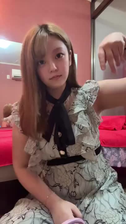 こんにちは👸

あなたは最近いつ、
気を遣わずに素で話す事ができましたか？


男性は本当に頑張り屋さんなので

仕事での俺、家族の前での俺etc...
色んな「俺」を持っていると思いますが

飾らない本当の自分を出せる機会って
なかなかないのでは…と思います。


そういう意味で、
男性は孤独な生き物なのかも。
と思う瞬間があります。


ソープランドのいい所のひとつに

発言に責任が伴わないこと
があると思っています。


閉鎖された2人だけの場所で
お互い服まで脱ぎ捨ててる訳ですから

ひぃの前ではカッコつける必要も
「出来る俺」である必要も無いんですよ。



そのままのあなたを、
肩の力を抜いて見せてください。


あなたが飾らずリラックスできる
そんな場所になりたいです。

ひいら🐰