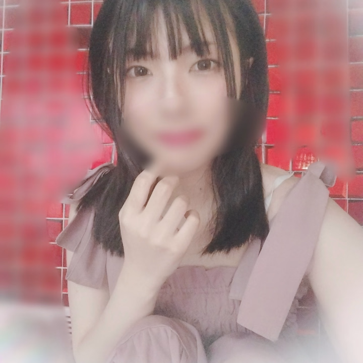 最近、やっぱり気圧の変動とかで疲れてしまったりなんだか落ち込んでしまったりして自分自身は全然動けてないんですが…

好きなエンタメのほうでは、
情報が追いつかないくらい大きい動きがたくさんあって、
なんだか嬉しかったりします

小さい頃に一時期ハマっていたアイドルのラストライブがあったり、
好きなVTuberさんたちがグループを組んでいたり、
ゲームの新作情報が出たり、
いつも見ているゲーム実況者さんのリアルイベントが決定したり、読み進めたい漫画とかもあったり　
そろそろみたいライブのイベントやるし
見たいものも、追いたいなぁと思ってるものも多すぎて、
ちょっと頭が追いついてないです

好きなものが動いてくれるのは嬉しいのに、追いきれないと少し焦ります😵‍💫

でも、楽しみがたくさんあるのはいいことかも
少しずつ追っていこうと思います

先にどんどん楽しみができたのが嬉しいのでわたしも頑張ろ〜って思います