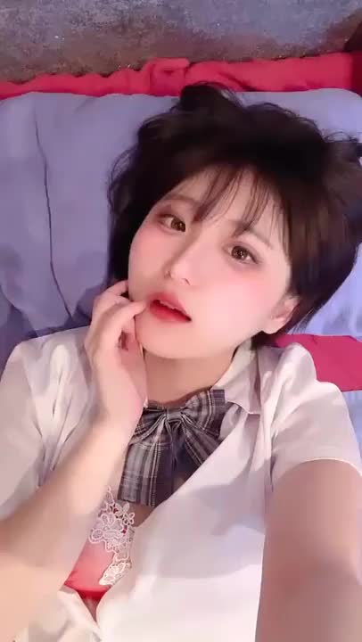 ペロペロ舐め回しても良い〜？

まずは亀頭を唾液たっぷりつけて

舐め回してから裏筋も上下舐めるね///

イマラも得意だから奥まで突っ込んで？