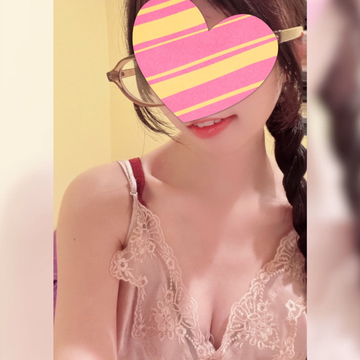 お昼から雨止んで良かったー!!
沢山お話できて楽しかったです(´˘`*)
朝食べるとは言え、時々量はちょい少なめ!の私にとってハッピーセットはもう本当に丁度いい量!しかも今大好きなマリオコラボしてるじゃないですか🥹いつもは「おもちゃ要らない」を選択するところ、おもちゃ付きにしてしまう。い、いかな、いいよね|´・-・)チラッ
私の推し未だ当たらず。推しでないのは悲しいけど推しなくても揃えて飾ると可愛いブース出来るよね🥹
丁度いい量すぎてお世話になりっぱなしなハッピーセット、美味しいし大好き(*´ω`*)
今日もお天気不安定な中ありがとうございました☺️