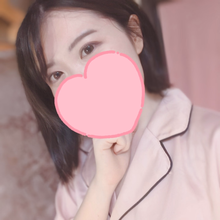 癒し度満点のるみです🐰💖
おはよっご飯食べる？ってこんな感じかなぁ(｡･･｡)

お兄さまはどっち…？😳
朝ごはんは、
ご飯派🍚　パン派🍞
それともるみ派🐰？？

なんちゃって🤭💕


最近のるみは…
ご飯派🍚になっています☺️

美味しいご飯のお供に
ハマってしまったので…😂✨

この間はおかか×ナッツ🥜の
新鮮な組み合わせに出会えて🥰🎶

朝ごはんできたよー！って
一回くらいるみが起こされてみたいっ❣️
膨らむ妄想は自由なので😂💭


るみでした🐰

∴..∴..∴..∴..∴..∴..∴..∴..∴..∴..∴..∴..∴..∴
6月のシフト公開中🪩
はじめましてさんも待っています😻
今週の日曜日が珍しく寂しめ💧
るみと遊ぼ？？

直近のご予約可能なお時間🈳
6/21（日）12:00〜13:50
6/23（火）22:05〜ラスト
6/27（土）11:20〜50分1枠のみ