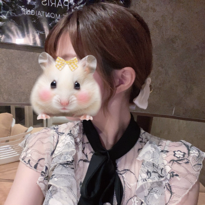 遅くに投稿ごめんなさい🙏

今日も一緒に遊んでくれた
お兄様のみなさん❣️
ありがとうございました🥰謝謝❣️

写真指名でも選んでくれること増えて
嬉しすぎる日々です🙇‍♀️‎🤍

今日はまとめ髪でしたが
皆さんはどんなるるが好きですか？🥺
是非会った時に教えてね😻

次は約1週間後になりますが
会いに来てくれると嬉しいな♥️

ではでは❣️おやすみなさい✨