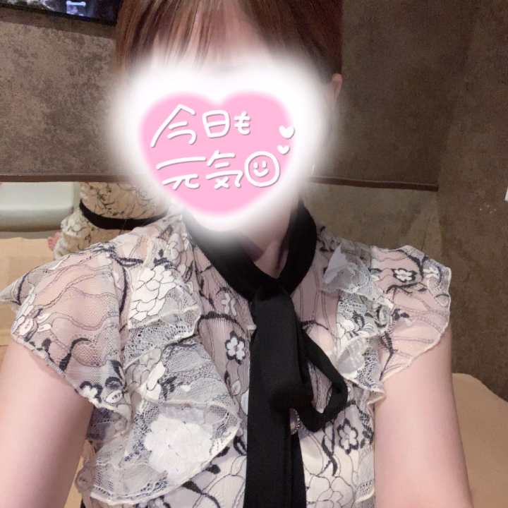 しばらく投稿できずすみません💦
久しぶりの出勤となりました🙇‍♀️

今日からまた元気な姿を
皆様にお見せできるので
るるに会いに来て欲しいです💕︎

そしてそして🐱！
久しぶりの出勤でしたが
前に遊びに来てくれたお兄様が
会いに来てくださいました😭❣️
いつも楽しくお話してくれるので
時間があっという間でした🥰
本当は私がいっぱい元気を与える側なのに、私の方がいっぱい元気をいただきました🥹
感謝でいっぱいです(*´˘`*)♡

待っていてくれる人がいるのが幸せと感じたので、私もその幸せをいっぱいおすそわけできたらと思います✨