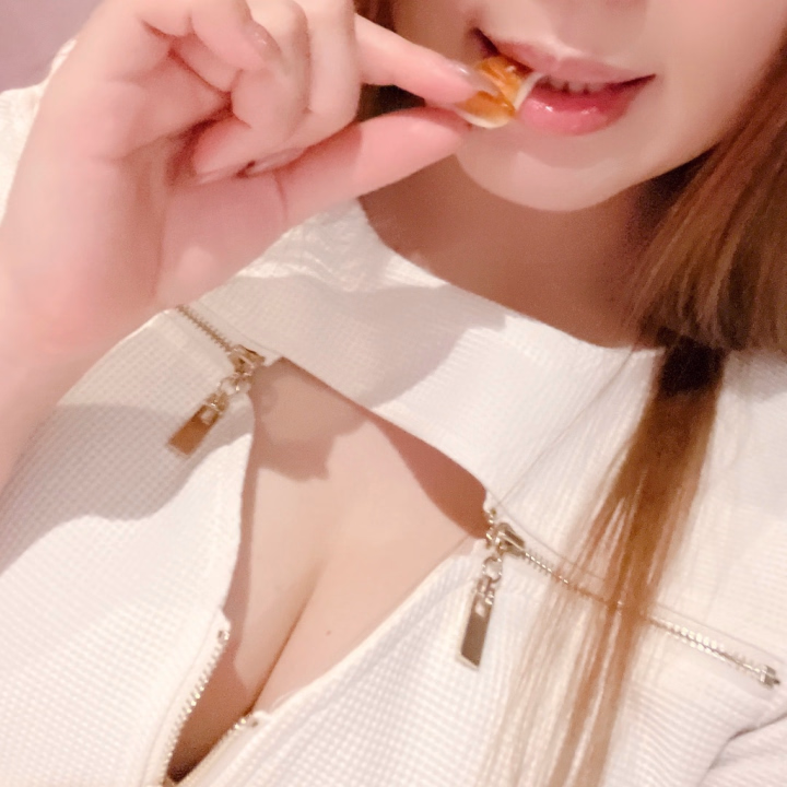おはようございます🧸

朝から忘れ物して取りに帰って
無駄な体力を使ってしまった･･･泣
よく忘れ物するんですよねぇ🙃

最近ハマってるハリボーの
ハリーポッターグミは
しっかり買いました✌️笑
これおいしーの♡
最近毎日食べてる😋

ではでは
本日もよろしくお願いします🥰