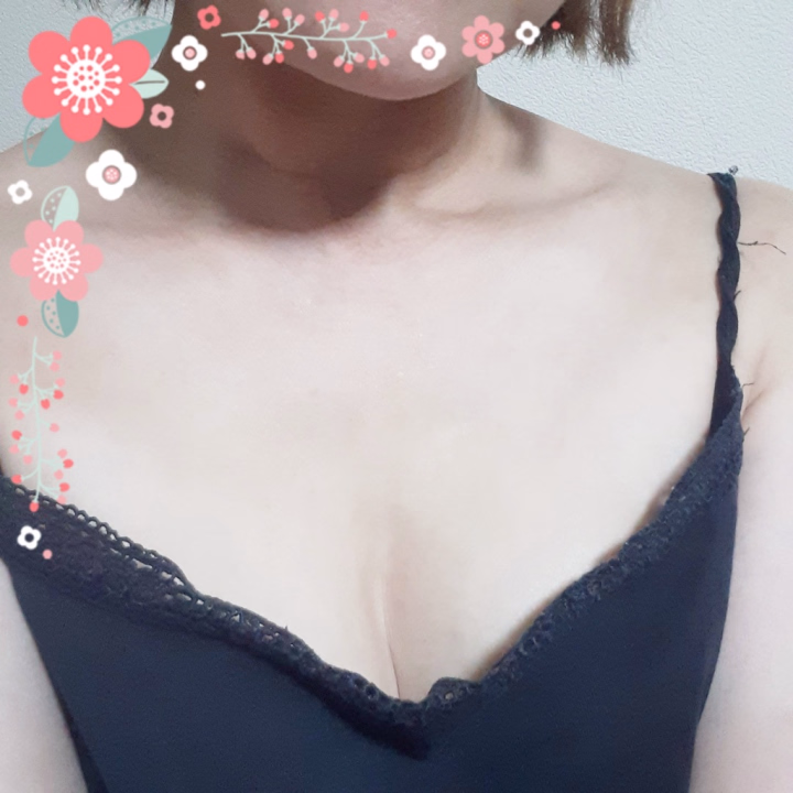 出勤したよぉ～😘
ワールドカップも気になるけど、さなと一緒にイチャイチャしましょ♡

涼しい部屋でまったりエッチなひとときを一緒に過ごしたいな☺️
お電話待ってまぁす(*^3(*^o^*)