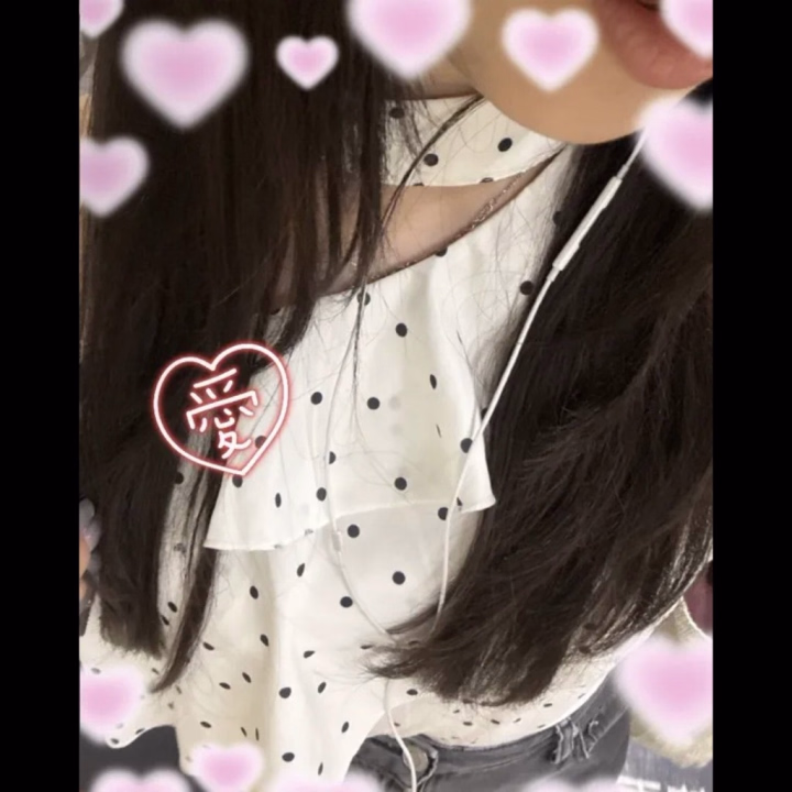 やっほ〜☀️えなだよ꒰ ᐡᴗ͈ ·̫ ᴗ͈ ꒱♡
今日は《17時半～22時》出勤してます✨️

久しぶりの出勤はちょっと遅めの出勤だけど、お仕事終わり予定終わりのお兄さんはぜひお誘いしてください(*´˘`*)♥

今まで髪型、短めだったんだけど期間限定のロングにしました✨️期間限定のイメチェン姿もぜひ見に来てね(⑉• •⑉)❤︎