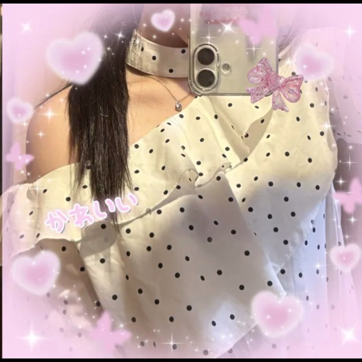 おはよ～☀️えなだよ꒰ ᐡᴗ͈ ·̫ ᴗ͈ ꒱♡ 今日もあいにくの雨だね☔️ 外が結構涼しいからまだ長袖でいいかな！って思って、えなは長袖着たよ～✨️ 本日も《10時半～17時》でいます(⑉• •⑉)❤︎ 明るい時間帯の出勤になるので、お仕事お休み～！とかお仕事途中だけど癒しちょうだい～！ってお兄さん‼️お誘いお待ちしてます✨️ ˚✩∗*ﾟ⋆｡˚✩☪︎⋆｡˚✩˚✩∗*ﾟ⋆｡˚✩⋆｡˚✩ 昨日、お誘いしてくれた3人のお兄さん達ありがとうございました🎀 ⬇️お礼日記💌です！ 🎀80分 パネル指名のお兄さん🎀 初めましてのお兄さん✨️ クリスマスぶり？に来てくれて、えなを選んでくれてありがとう(⑉• •⑉)❤︎ エレベーターで会って1言目から可愛いって言ってくれて照れちゃいましたꉂ🤣𐤔‪ 80分ずっっと甘々な時間過ごせて幸せだった(*˘︶˘*).｡.:*♡お仕事の場所変わってもお店で待ってるね！ 🎀120分 ネット指名予約のお兄さん🎀 初めましてのお兄さん✨️ 初めての性感エステはどうでしたか？！(´｡✪ω✪｡ 初めてでロングでお誘いしてくれて、すごい嬉しかった(*´˘`*)