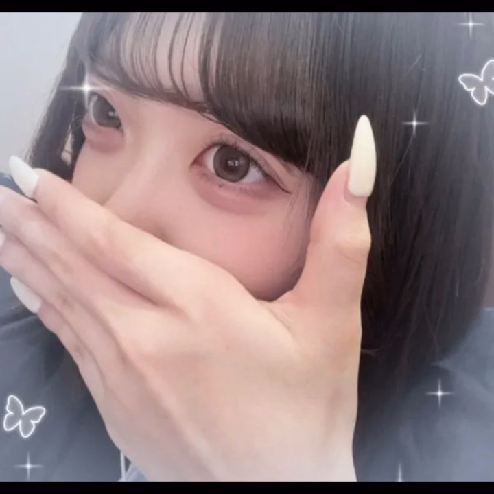 こんばんは🌛えなです𐔌՞•̥ · •̥՞𐦯
本日《10時～22時》出勤してます✨️
日曜日だから長ーめに出勤してます(* 'ᵕ' )☆


今日は夕方まで天気が崩れるらしいから、傘が必需品だね☔️
少し気温も下がりそうだから服迷うよぉ😑💭

お仕事お休みのお兄さん！
予定終わりに癒しを求めるお兄さん！
などなど…たくさんのお誘いお待ちしてます😉🌟

☀️えな☀️