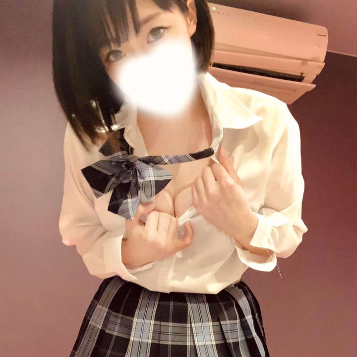かわゆい制服借りて遊んでました🥹💘
初めて撮ってみた！意外と難しい笑
でもひとり撮影会楽しかった໒꒰ྀི∩˃ ᵕ ˂∩꒱ྀི১

もし良かったら、かわいく撮れたので
この写真にタイトルつけて欲しいですʕ ◦`꒳´◦ʔ

メッセージでも直接でも♡
大喜利大会😂コメントだけでもお待ちしてます🎶

お昼ご飯食べ終わったかなぁ〜(๑ ᷇ 𖥦 ᷆๑)

今しゅぐお会いできます🍀*゜
ご予約お待ちしてまーす🥰