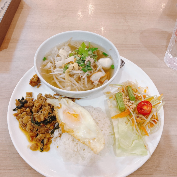 こんにちは❣️

タイやインド料理が好きなんですが、初めてのお店だとなかなか入りづらいので、店内が見えるオープンタイプのお店に行くことが多いです♡

久しぶりに食べたいな〜🎀

なるみ¨̮♡