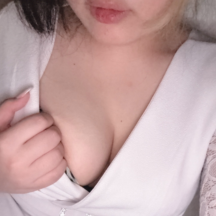 こんにちはあまねです🤍
きょうは9時〜17時までいます！
いっぱいちゅーしよう！